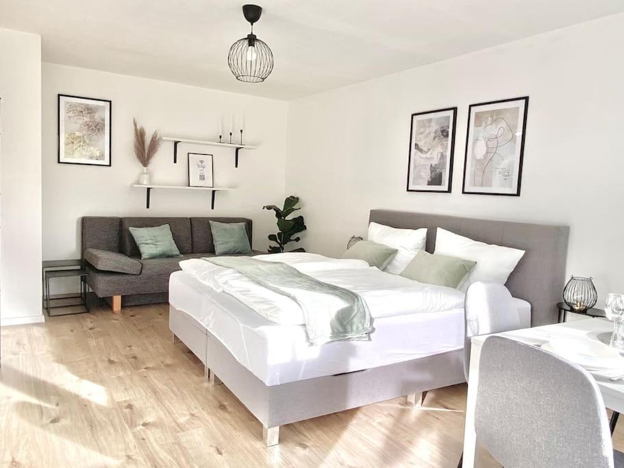 Top-Apartment Mit Parkplatz Und Balkon Reutlingen Exteriör bild